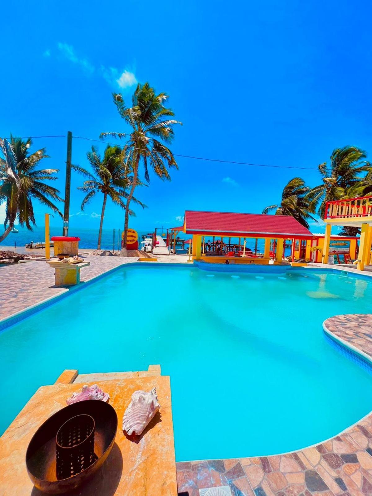 Tropical Paradise Express Caye Caulker Buitenkant foto
