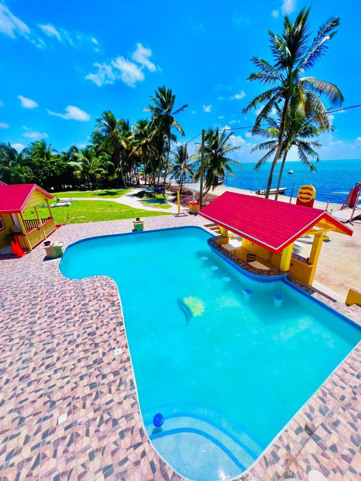 Tropical Paradise Express Caye Caulker Buitenkant foto