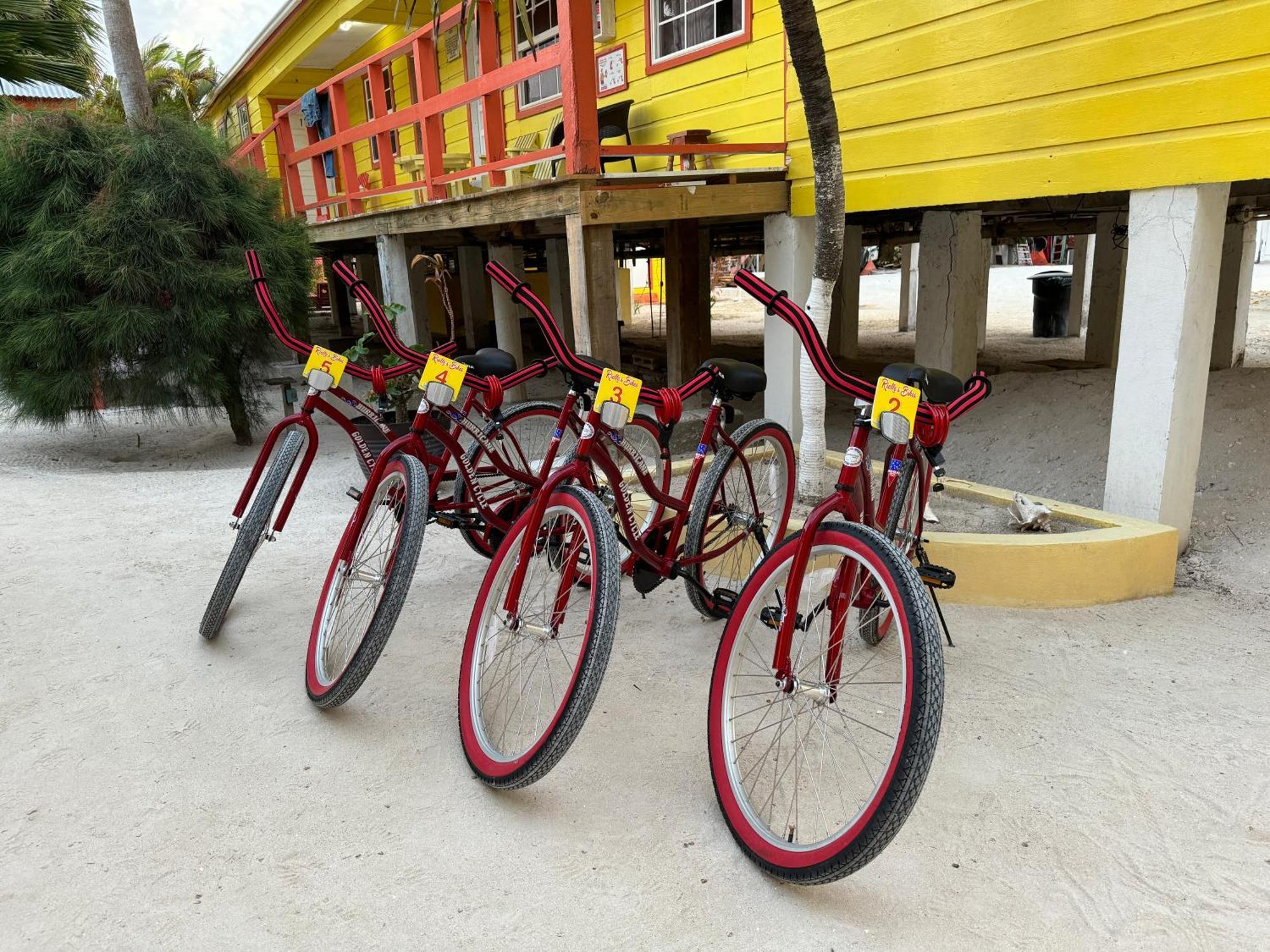 Tropical Paradise Express Caye Caulker Buitenkant foto